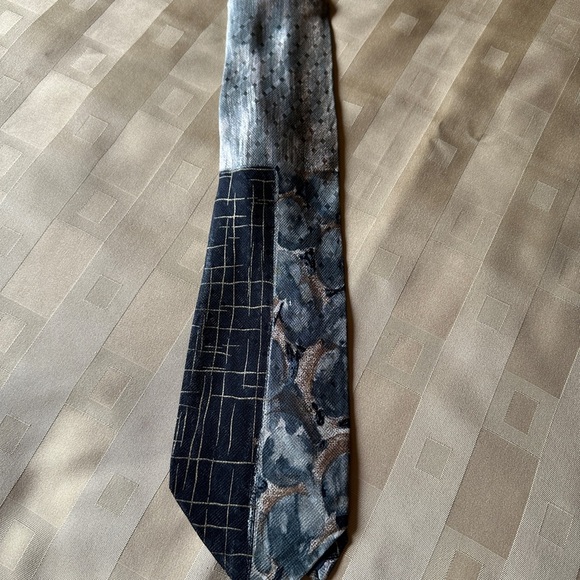 Men's Multi colored Visconti 100% Silk Tie - Picture 4 of 7